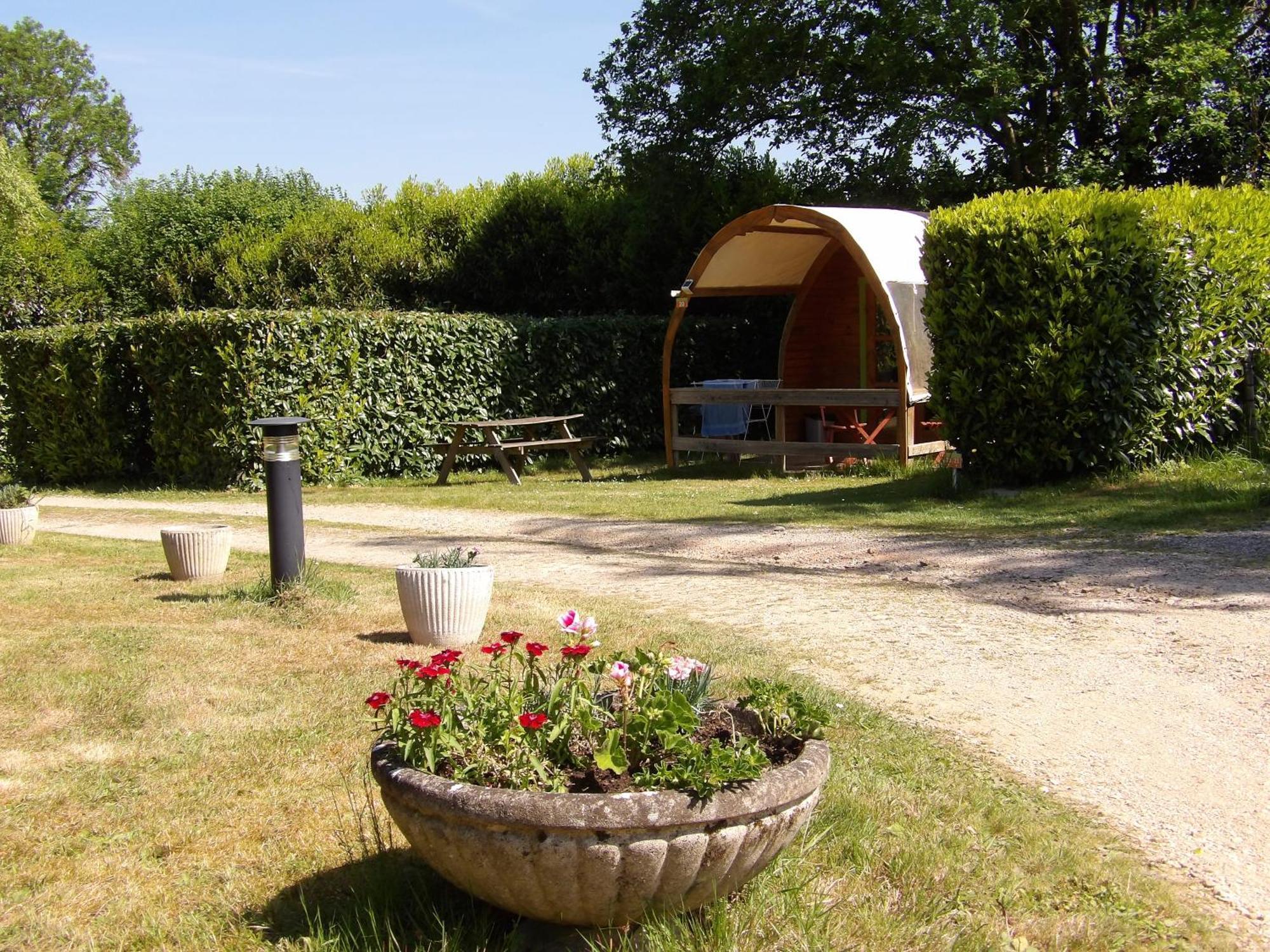 Camping Smile & Braudieres Mézières-sous-Lavardin Exteriör bild