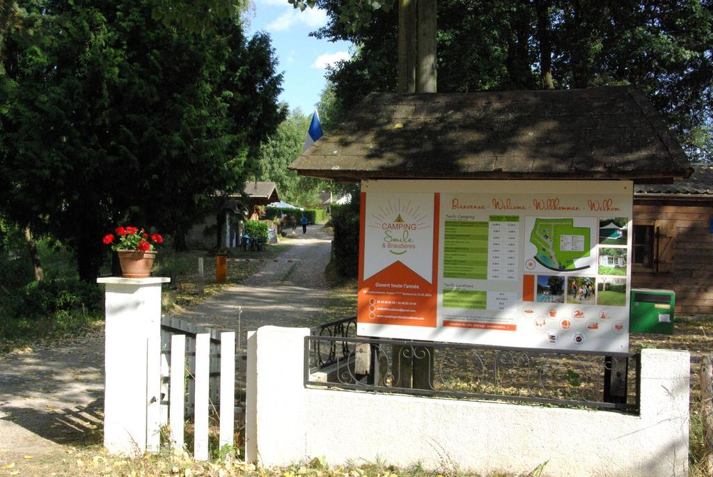 Camping Smile & Braudieres Mézières-sous-Lavardin Exteriör bild